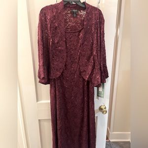 Mother of bride or groom. NWT. Beautiful burgundy w sequins.